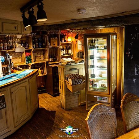 The Bear Inn Лландовери Экстерьер фото