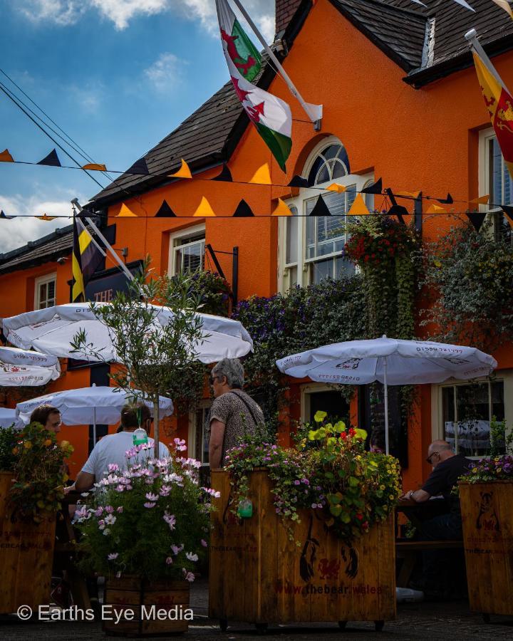 The Bear Inn Лландовери Экстерьер фото