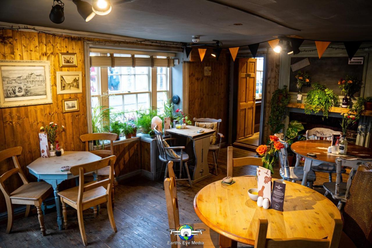 The Bear Inn Лландовери Экстерьер фото